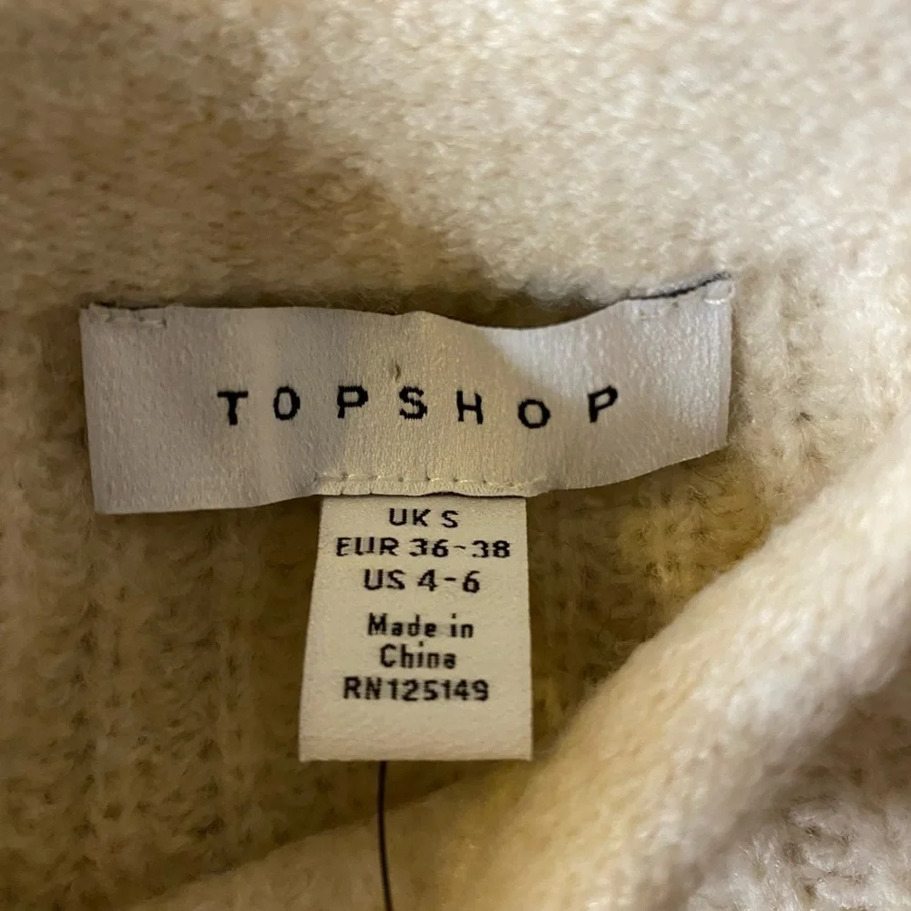NWT TopShop Long Sleeve Cropped Women’s Sweater